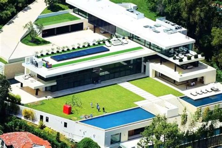 The Mansions of Hollywood's Eldest & Finest You Thought They