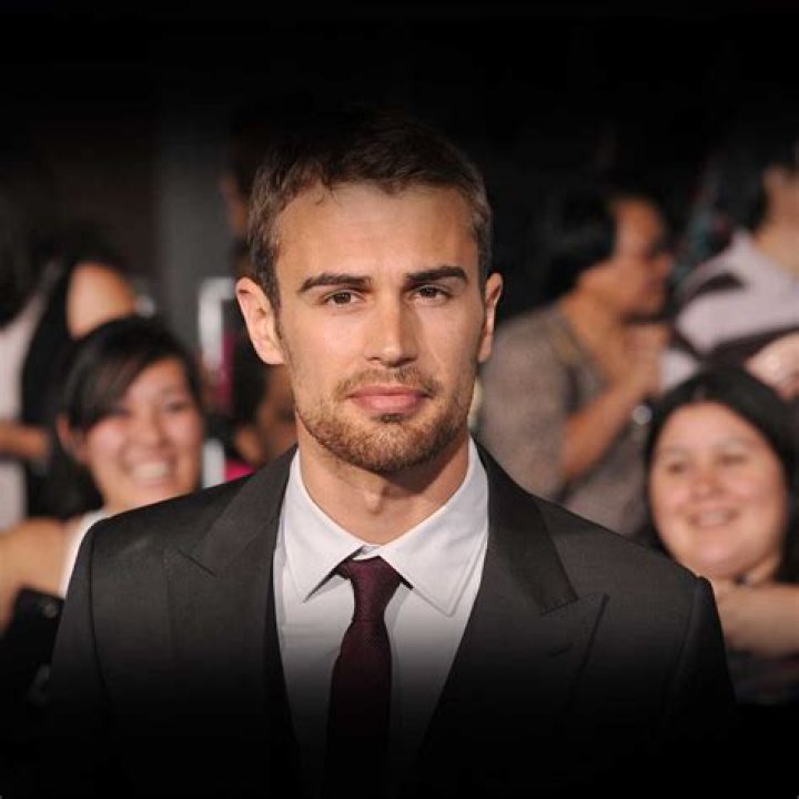 theo james uludağ sözlük
