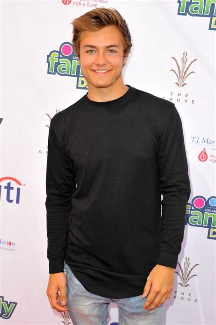 Thetodaystea Twitter user shares Peyton Meyer leaked video Lucas from