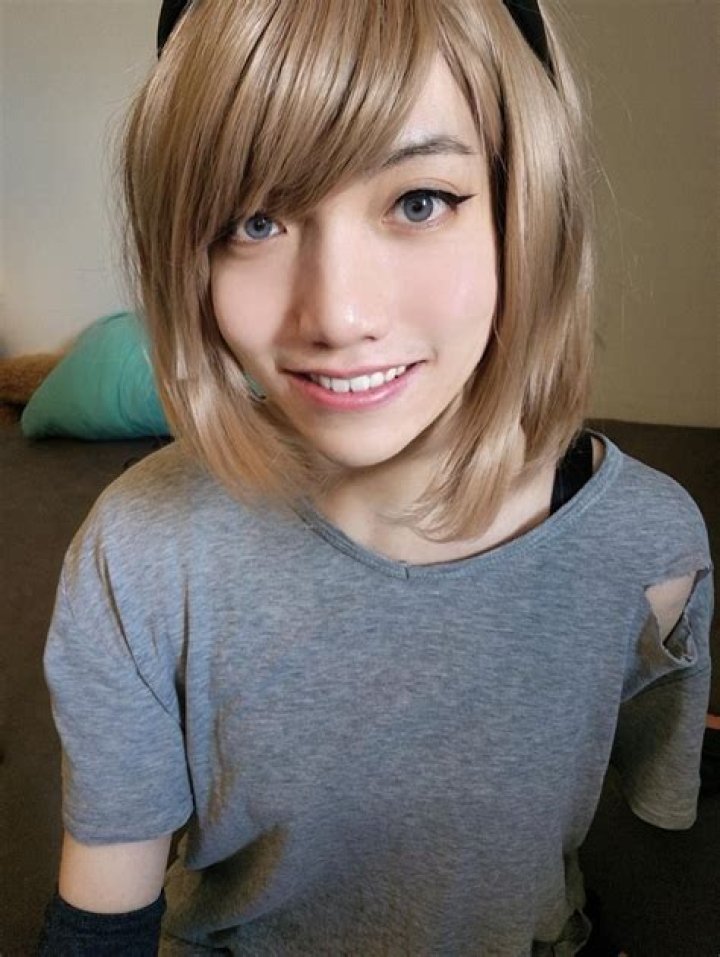 Thighs😋 r/femboy