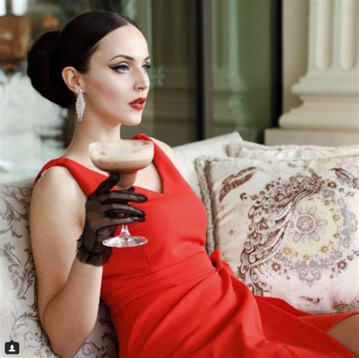 This is Bosnian Women with the best Vintage Style on the World