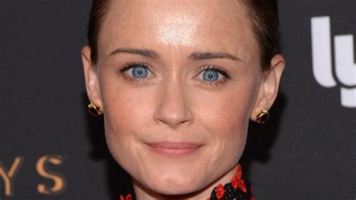This Is Why Alexis Bledel Doesn't Age ELLE Australia