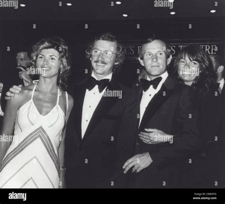Thomas Smothers Bio, Parents, Wife, Dies at 86, Controversy