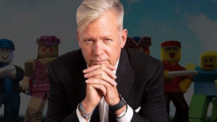To Catch a Predator host Chris Hansen marries fiancé Gabrielle months