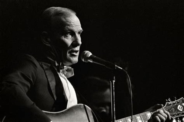 Tom Smothers, one half of comedy duo Smothers Brothers, dead at 86