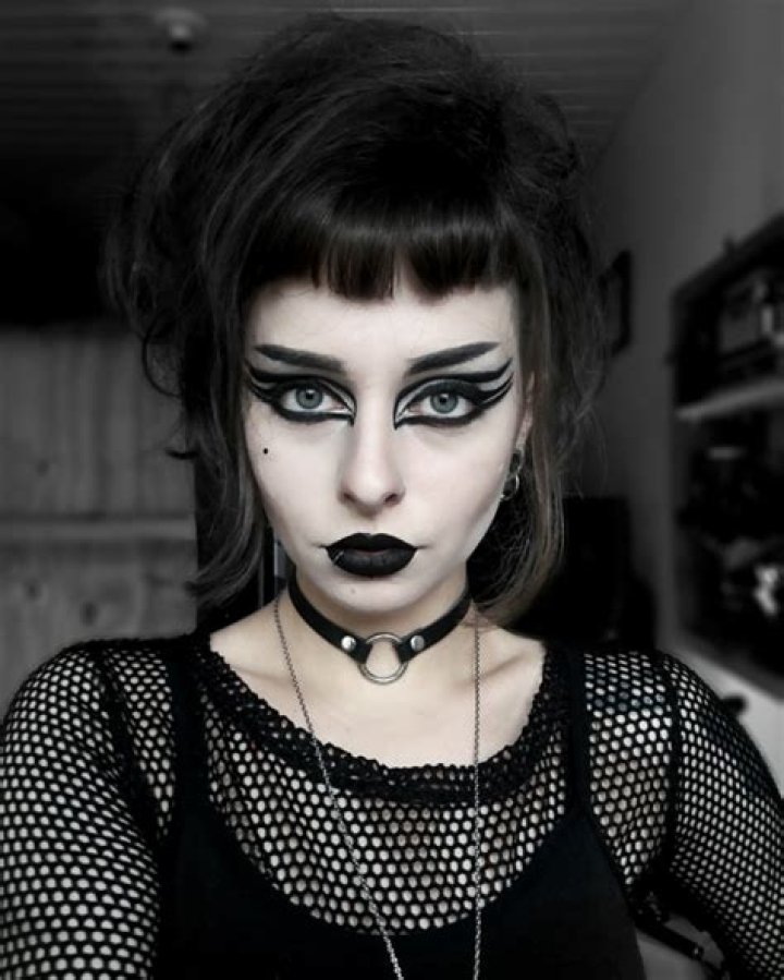 Trad Goth Makeup Eyebrows artlollygag