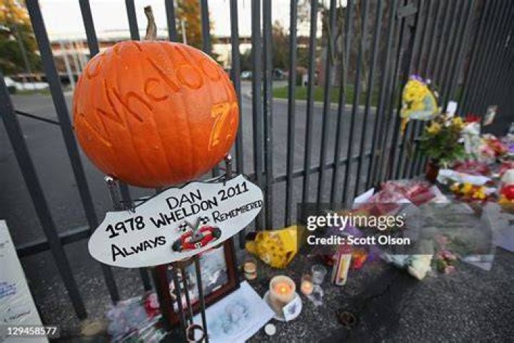 Tributes to Dan Wheldon at Indianapolis 500 call attention to all