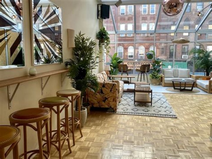 Twins Lounge Adds A New Neighborhood Bar to Manhattan Ave. Greenpointers