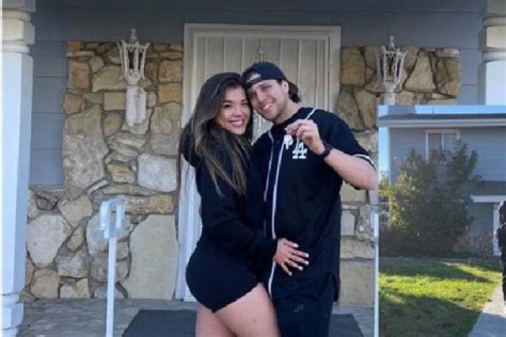 UFC fighter Claudia Gadelha &lsquo;dating model ring girl Camila Oliveira