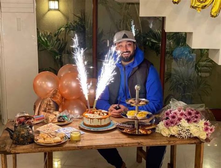 Umair Jaswal Celebrated His Birthday With Wife Sana Javed Reviewit.pk