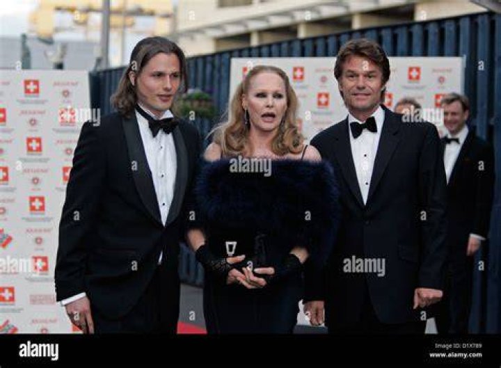 URSULA ANDRESS Y HARRY HAMLIN Ursula andress, Famous couples, Ursula