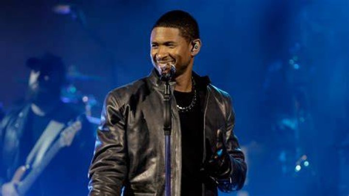 Usher and NeYo perform at Michael Rubin's starry Fourth of July party