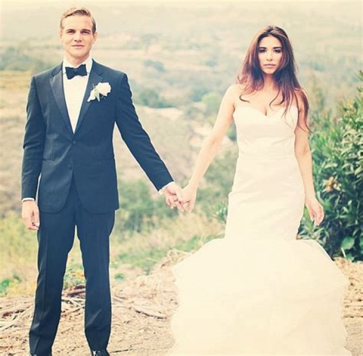 Vegas actor Taylor Handley marries girlfriend Audra Seminaro in a