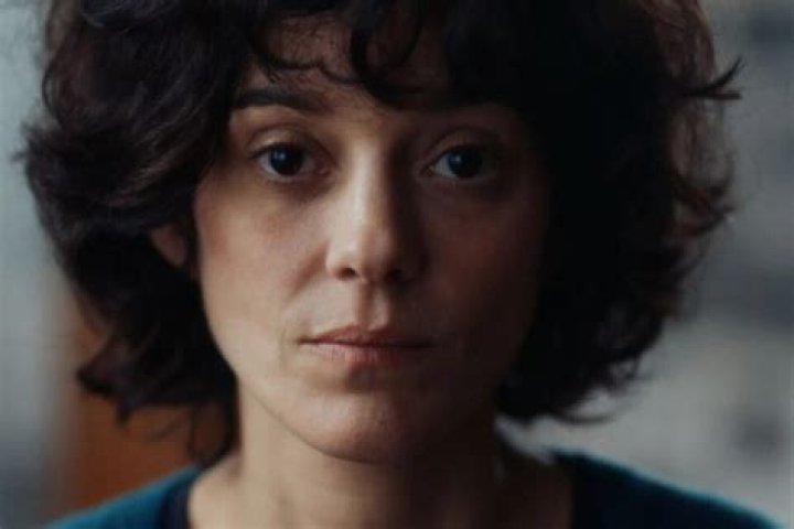 Vid&eacute;o Mona Achache, la r&eacute;alisatrice, enceinte, et Camille Chamoux