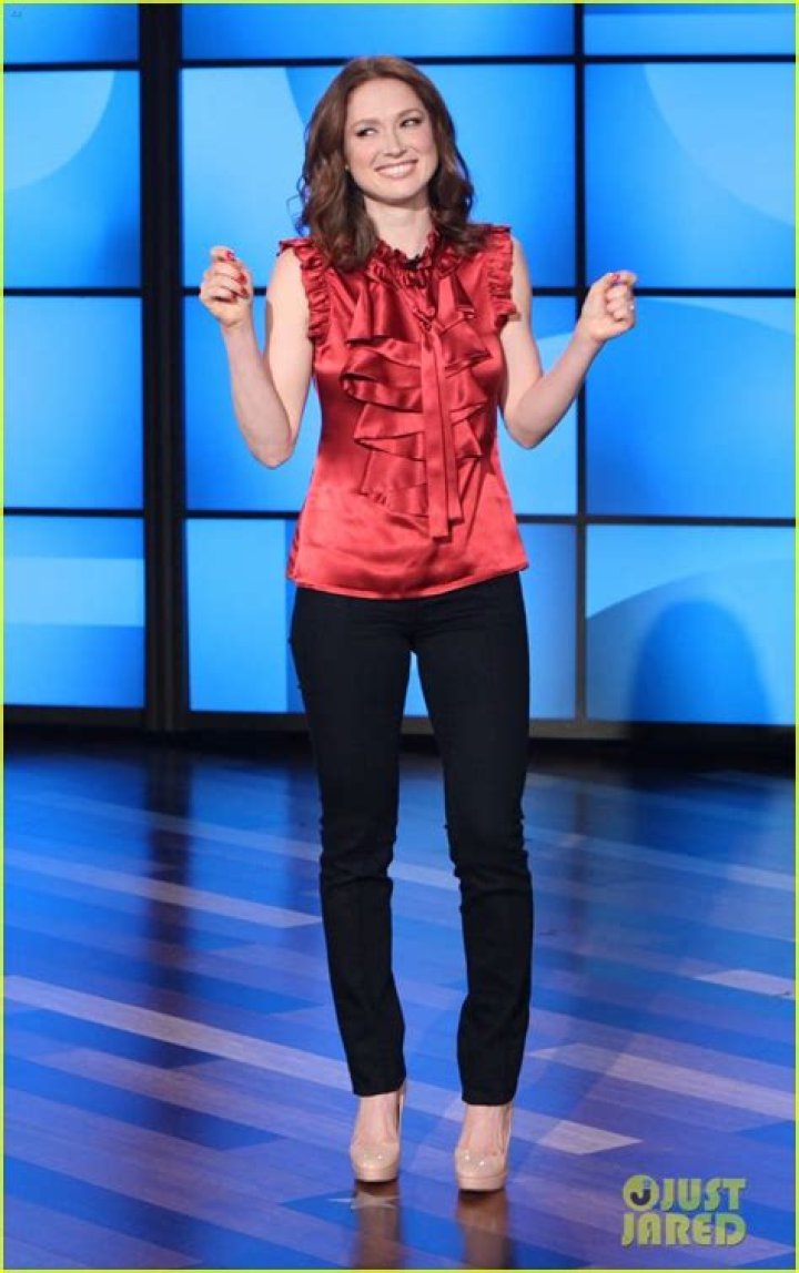Watch Ellie Kemper Fills in for Ellen on Ellen! Ellie kemper, Kemper