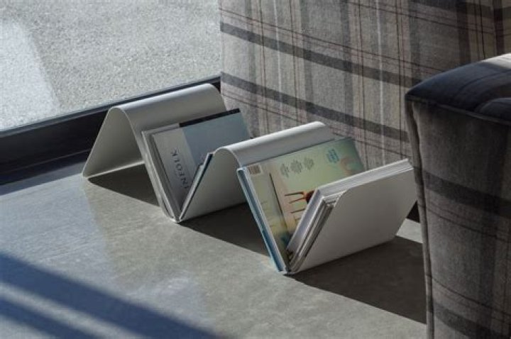 Wavy Magazine Stand &mdash; ODDTHING
