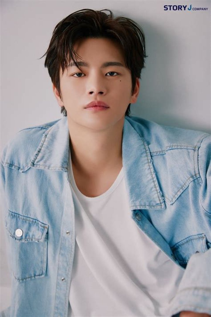 Who is Seo In Guk Dating? Doom At Your Service Star's Personal Life