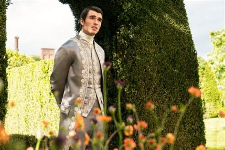 Who plays King in Queen Charlotte A Bridgerton Story? James