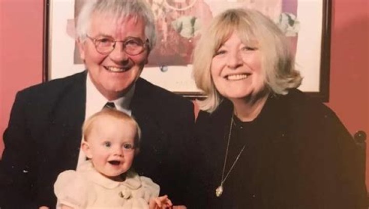 Who Was Amybeth McNulty Mother? Check Her Death Cause Wiki Biography
