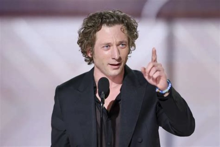 Why did Jeremy Allen White and Addison Timlin split? Opoyi