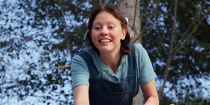 Why Does Mia Goth Have No Eyebrows? Do They Have A Child?