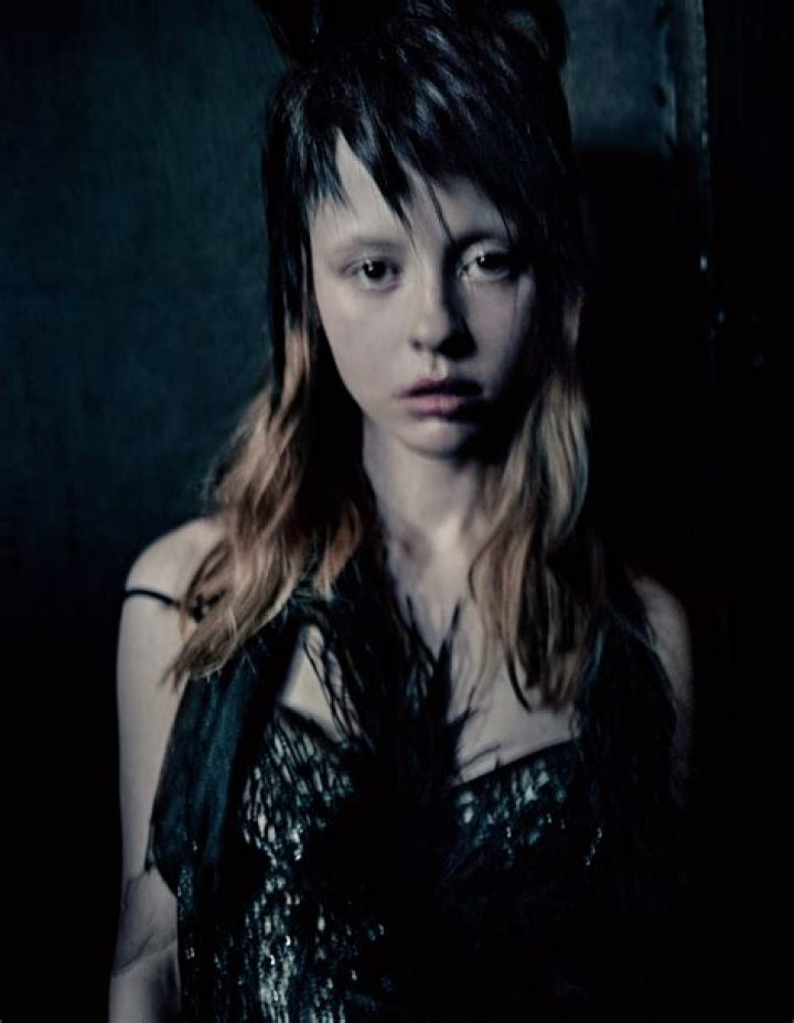 Why Doesnt Mia Goth Have Eyebrows