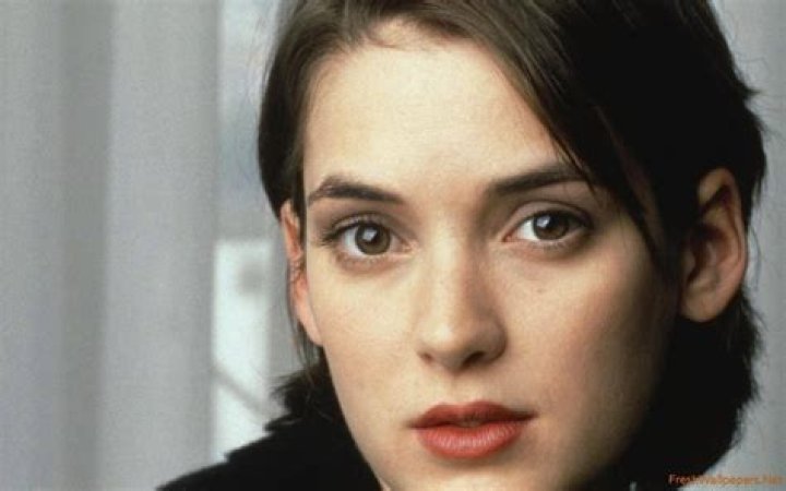 Winona Ryder a los 19 a&ntilde;os, en 1990. Divas... Pinterest ハリウッドスター