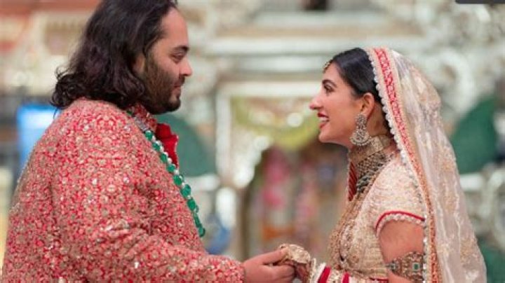 Woman ties nuptial knot knot with dog, after ending her marriage life!