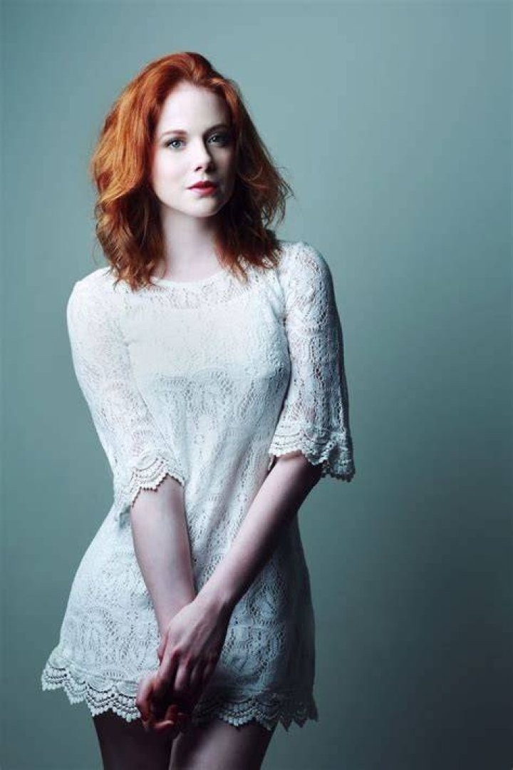 Zoe Boyle Zoe Boyle, Redheads, Floppy Hat, Attractive, Hairstyle