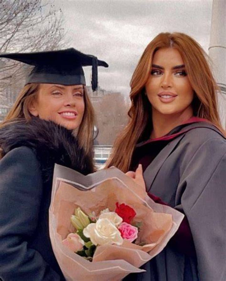 Zoe Grigorakos y su hija, Mahra bint Mohammed bin Rashid Al Maktoum