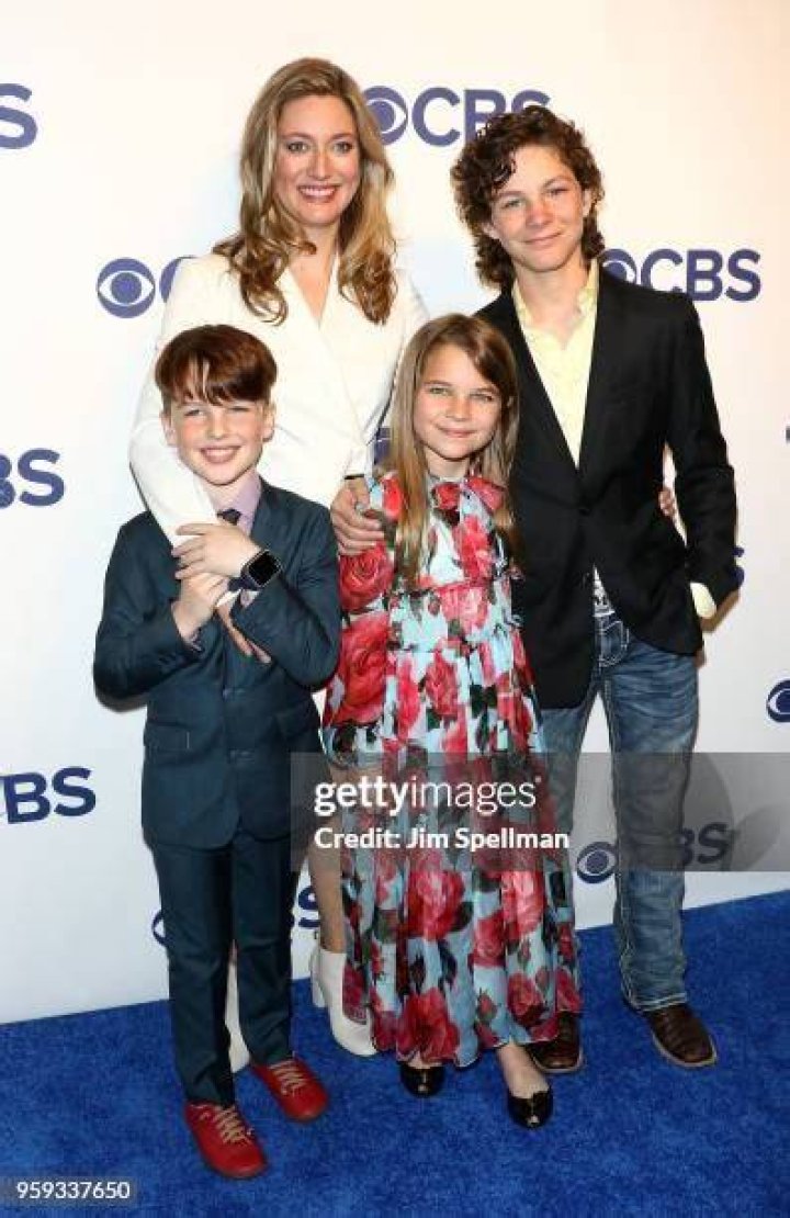 Zoe Perry, Montana Jordania, Iain Armitage, Annie Potts, Reagan Revord